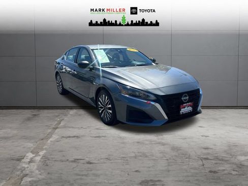 Used 2025 Nissan Altima 2.5 SV FWD image 7