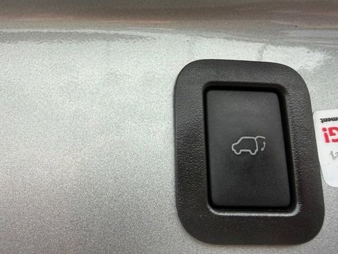 Used 2019 Toyota Highlander XLE AWD/4WD image 10