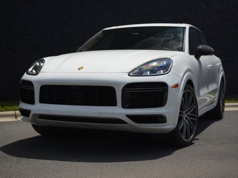 Used 2023 Porsche Cayenne Turbo AWD/4WD image 1