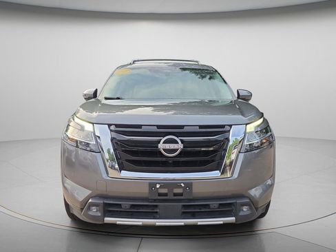 Used 2022 Nissan Pathfinder Platinum w/ Cargo Package FWD image 4