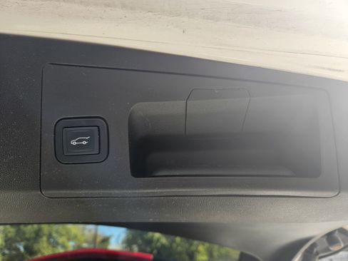 Used 2017 Cadillac XT5 Luxury w/ Driver Awareness Package image 20