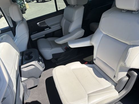 Certified 2025 Ford Expedition Max Platinum w/ Driver's Package AWD/4WD image 13