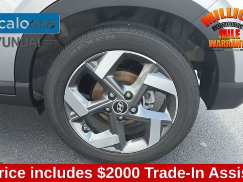 Used 2024 Hyundai Venue SEL image 11