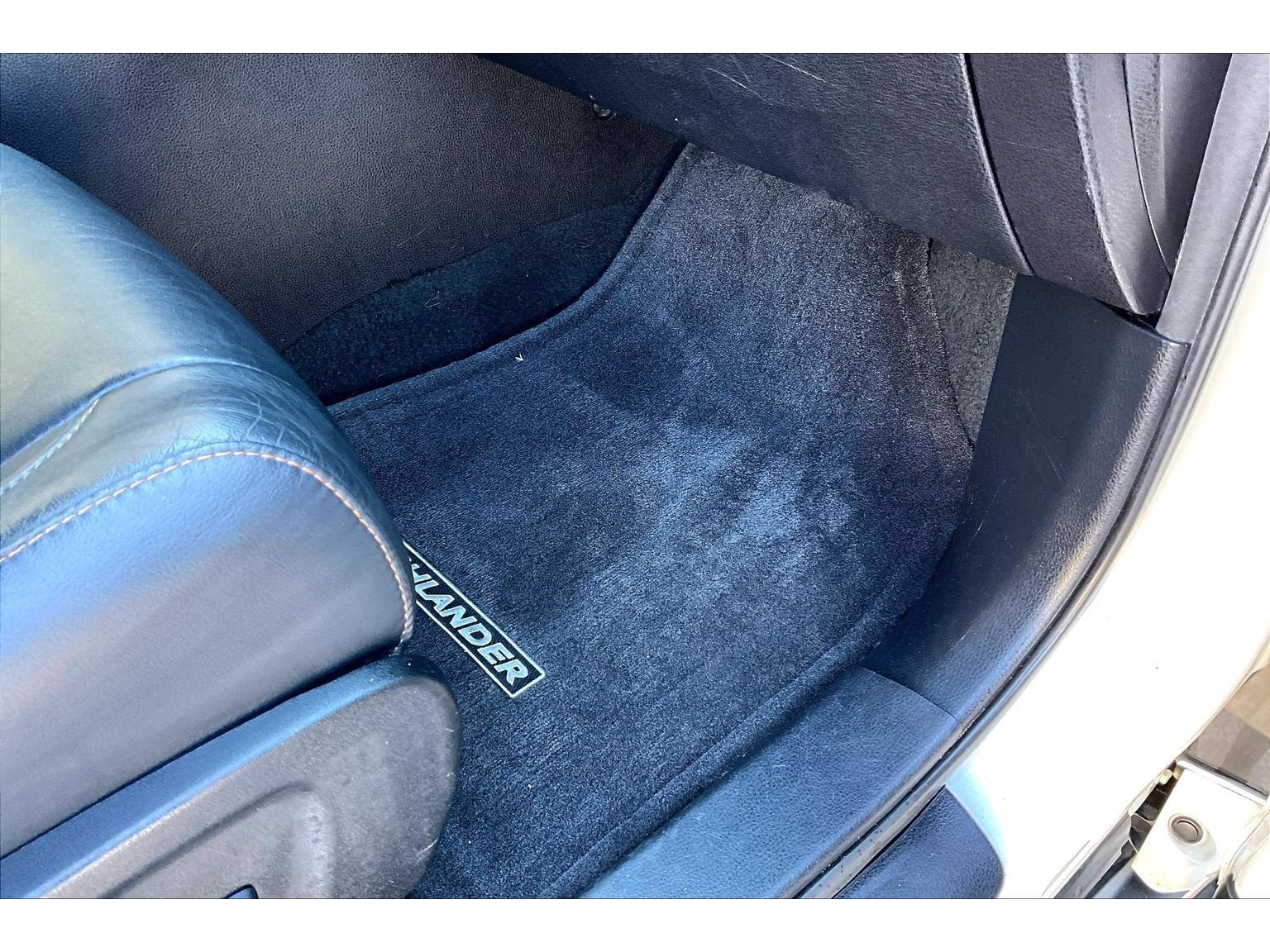 Used 2017 Toyota Highlander XLE w/ Carpet Mat Package AWD/4WD image 46