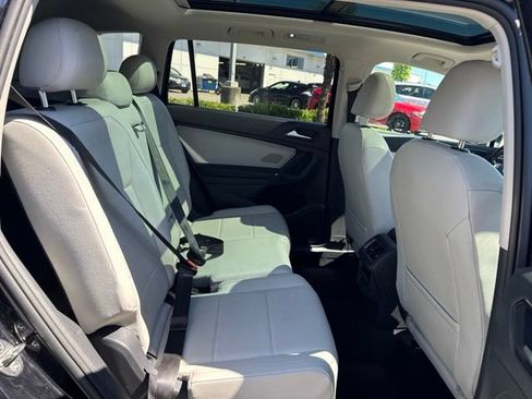 Used 2018 Volkswagen Tiguan SEL AWD/4WD image 11