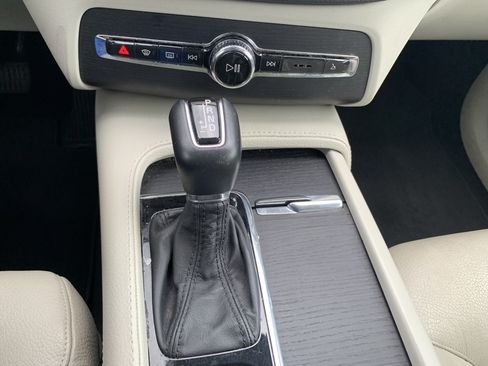 Used 2020 Volvo XC90 T5 Momentum w/ Protection Package Premier FWD image 26