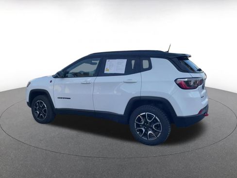Used 2025 Jeep Compass Trailhawk image 10