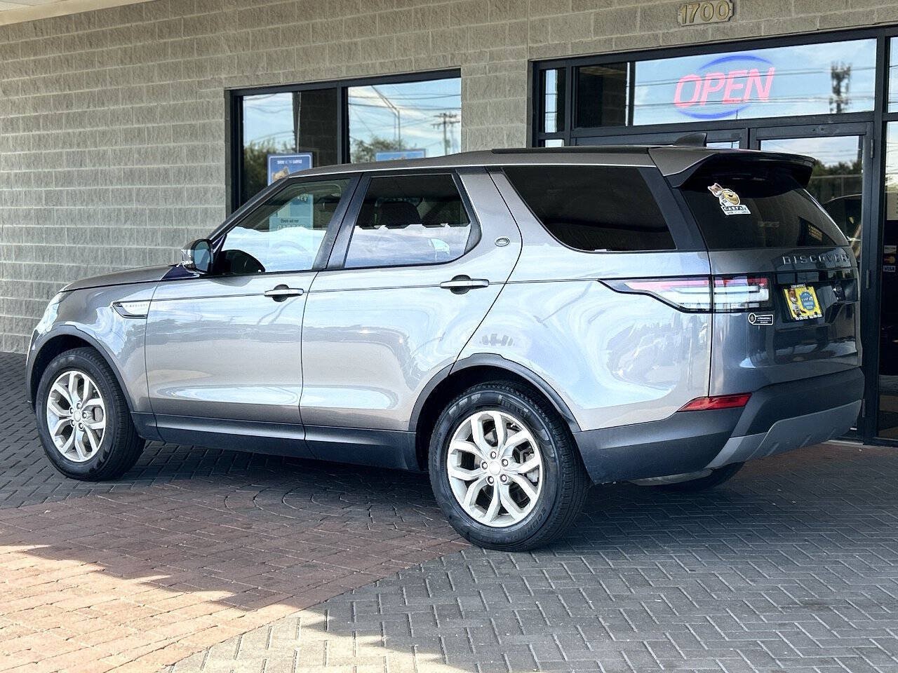 Used 2018 Land Rover Discovery SE AWD/4WD image 93