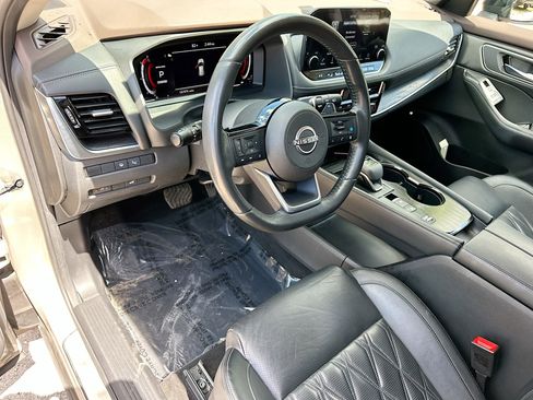 Used 2022 Nissan Rogue Platinum w/ Head-Up Display Package image 9