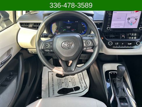 Used 2022 Toyota Corolla LE FWD image 13