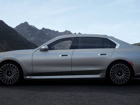 Used 2025 BMW i7 eDrive50 image 31