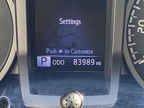 Used 2017 Toyota Tacoma TRD Sport AWD/4WD image 39