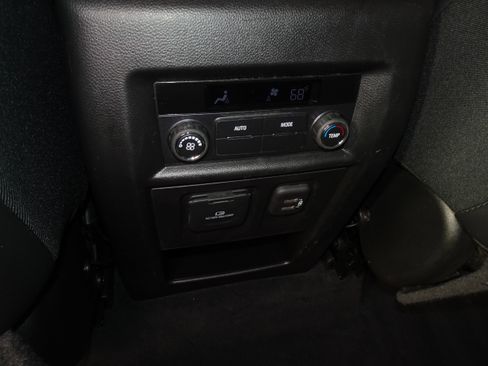 Used 2023 Chevrolet Traverse RS image 81