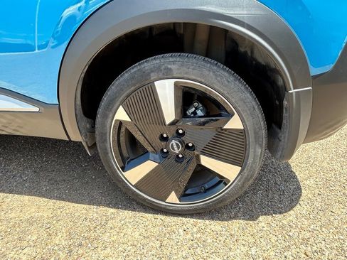 Used 2025 Nissan Kicks SR FWD image 9