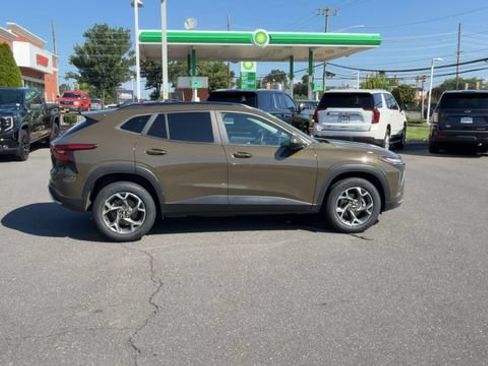 Used 2024 Chevrolet Trax LT w/ Driver Confidence Package FWD image 9