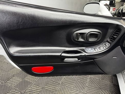 Used 2001 Chevrolet Corvette Coupe w/ Preferred Equipment Group2 image 33