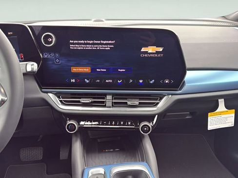 New 2026 Chevrolet Equinox EV LT AWD/4WD image 17