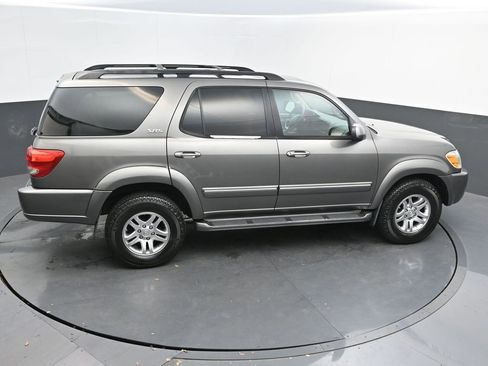 Used 2005 Toyota Sequoia SR5 image 32