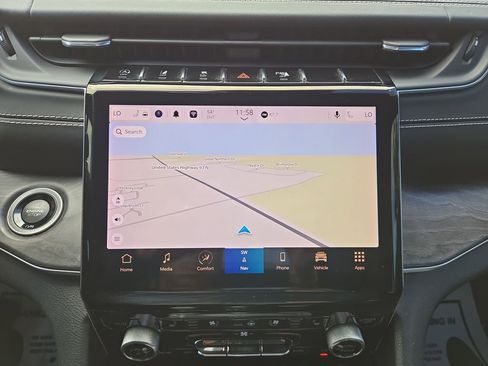 Certified 2022 Jeep Grand Cherokee Overland w/ Luxury Tech Group IV image 24