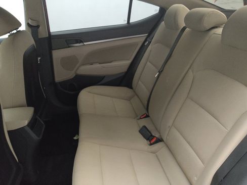 Used 2017 Hyundai Elantra SE image 18