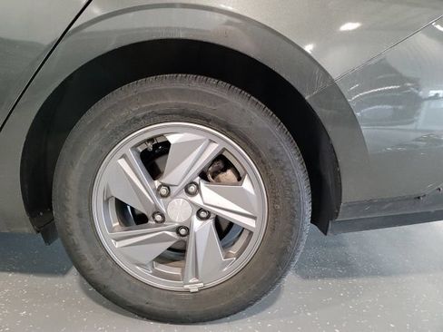 Used 2024 Hyundai Elantra SE FWD image 11