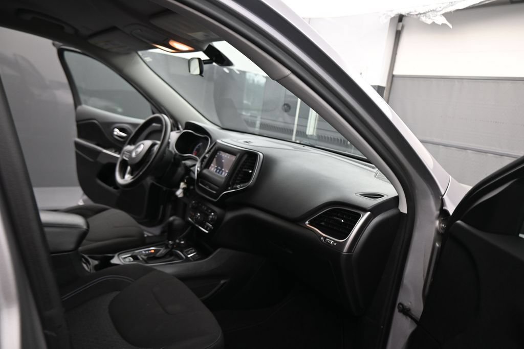 Used 2019 Jeep Cherokee Latitude w/ Popular Appearance Group AWD/4WD image 44