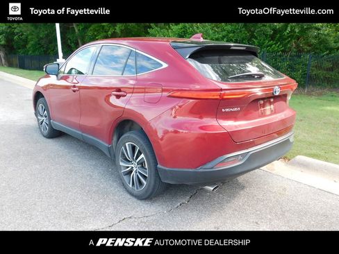 Used 2022 Toyota Venza LE AWD/4WD image 3