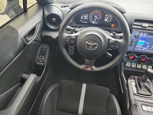 Used 2025 Toyota GR86 Premium RWD image 31