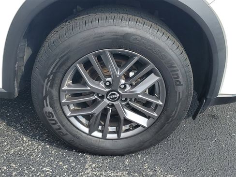 Used 2024 Nissan Rogue S image 30