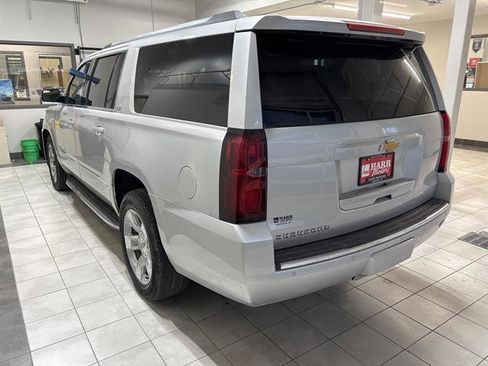 Used 2015 Chevrolet Suburban LTZ image 2