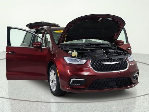Used 2021 Chrysler Pacifica Touring-L w/ Uconnect Theater Family Group FWD image 5