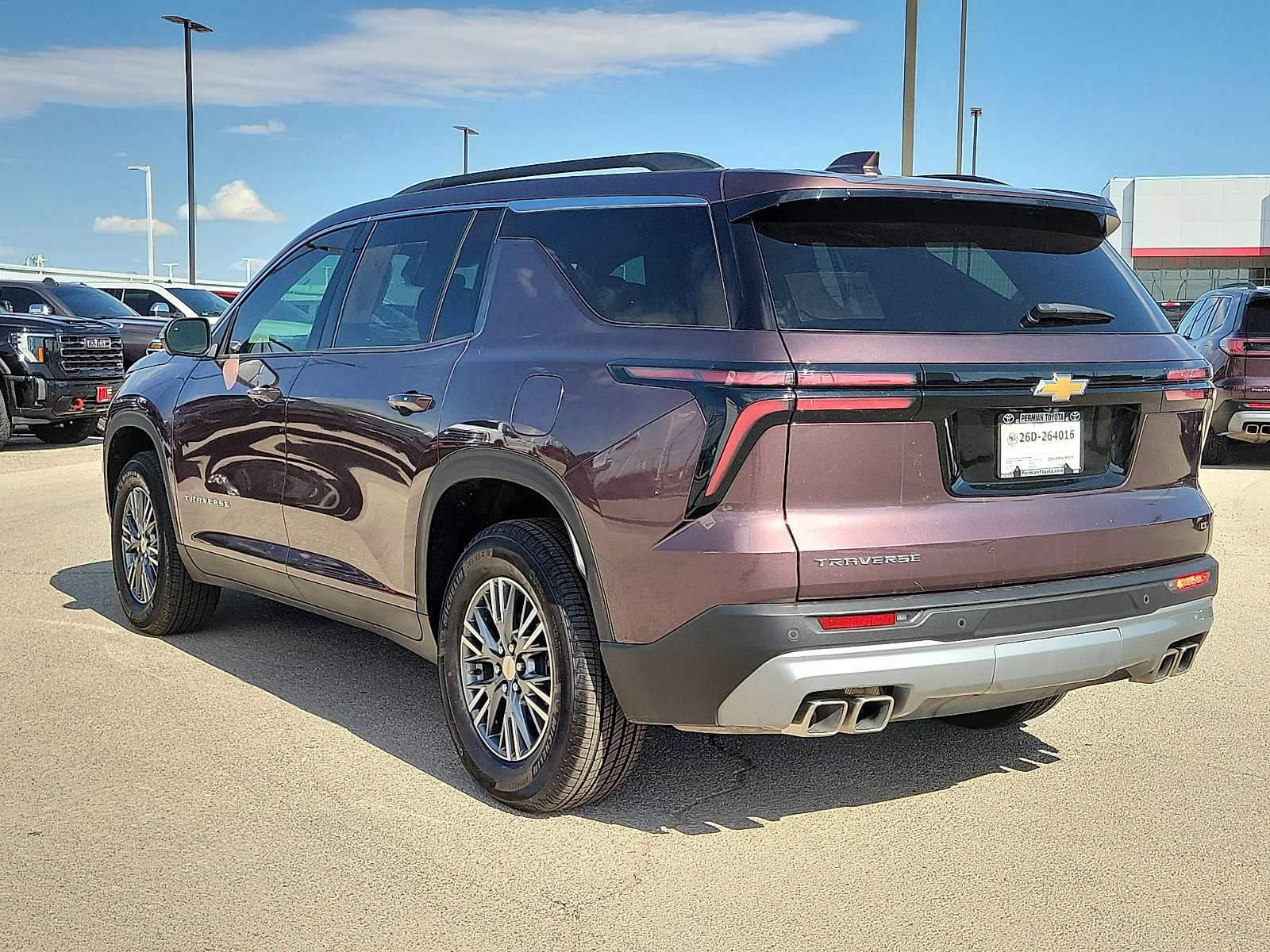 Used 2024 Chevrolet Traverse LT FWD image 3