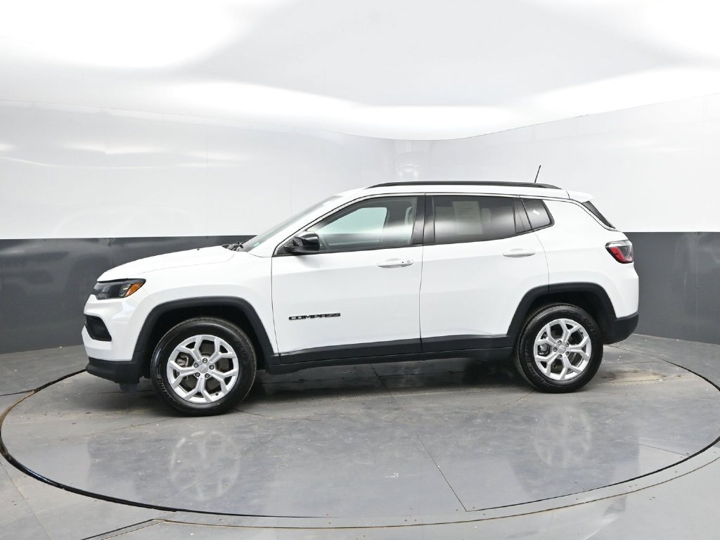 Used 2024 Jeep Compass Latitude AWD/4WD image 4