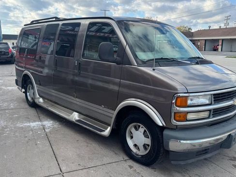 Used 1999 Chevrolet Express 1500 w/ Convenience Pkg image 3