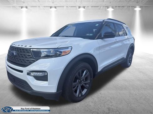 Certified 2023 Ford Explorer XLT w/ Equipment Group 202A AWD/4WD image 4
