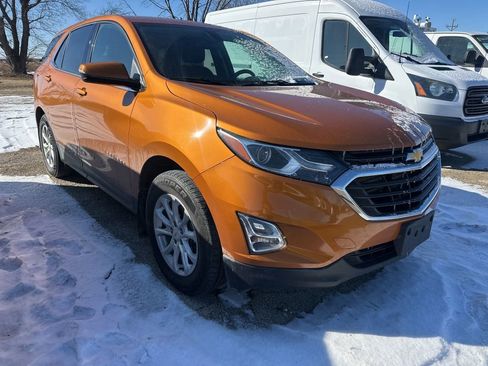 Used 2019 Chevrolet Equinox LT image 2