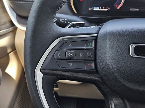 Used 2025 Jeep Grand Cherokee Limited RWD image 18