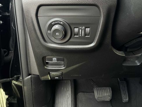 Used 2023 Jeep Grand Cherokee Limited image 19