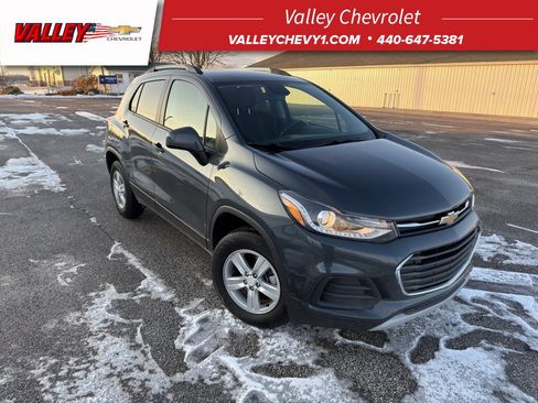 Used 2021 Chevrolet Trax LT w/ LT Convenience Package image 1