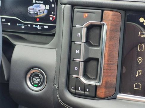 Used 2023 GMC Yukon Denali Ultimate AWD/4WD image 12