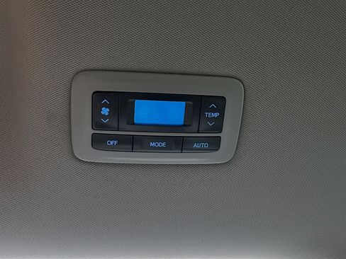 Used 2019 Toyota Sienna XLE w/ XLE Navigation Package FWD image 19