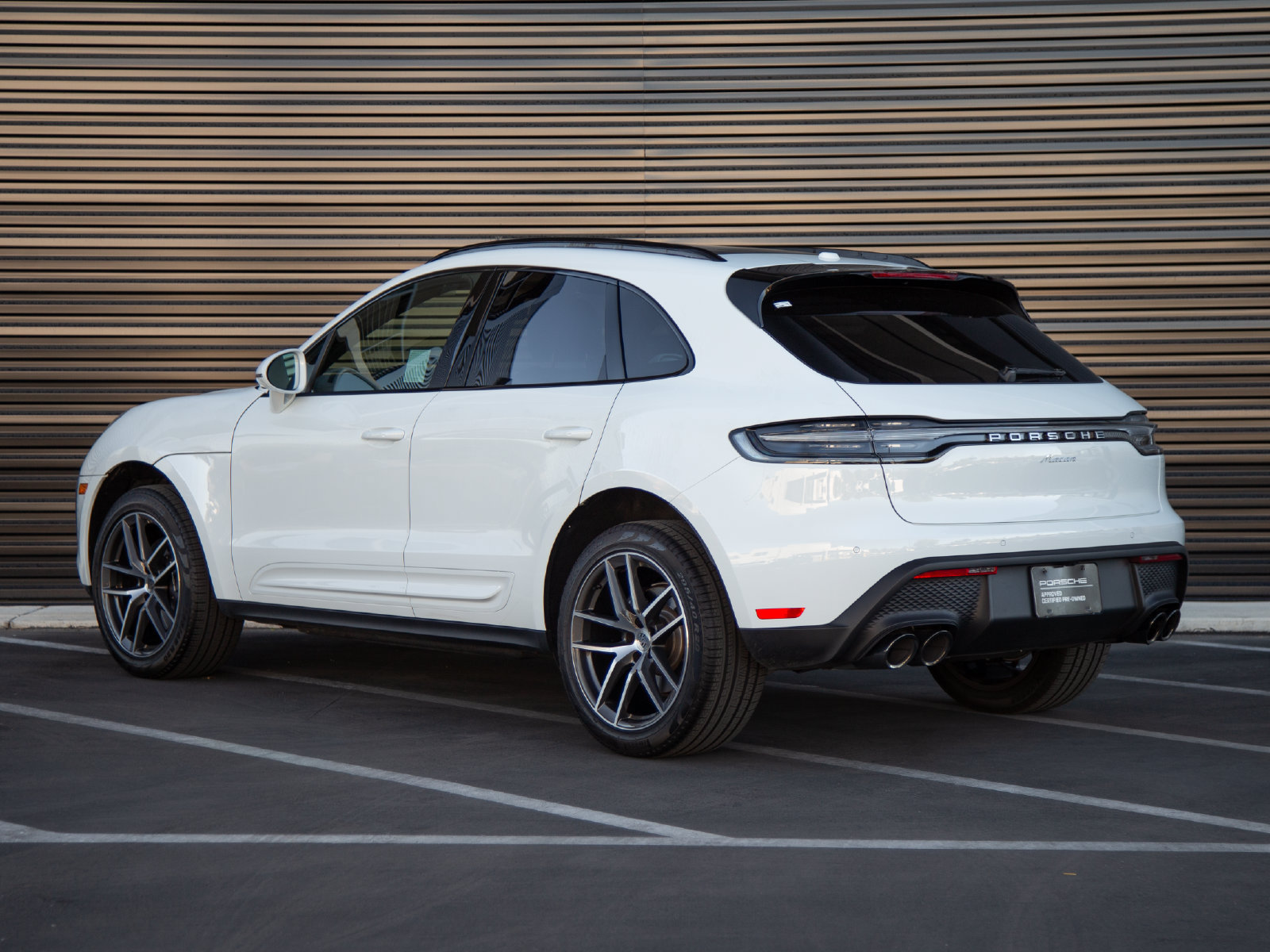 Certified 2026 Porsche Macan AWD/4WD image 2