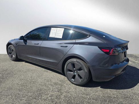 Used 2023 Tesla Model 3 Standard Range image 3