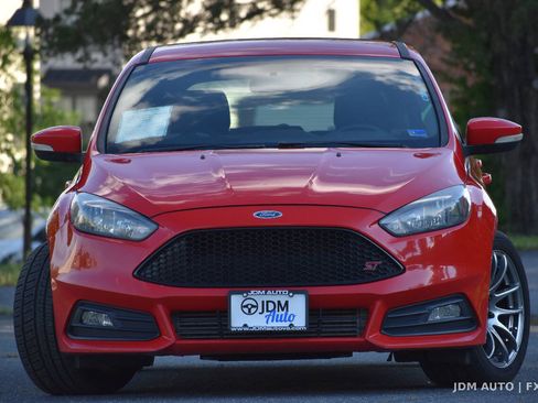 Used 2017 Ford Focus ST FWD image 3