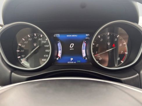 Used 2017 Maserati Levante w/ Luxury Package AWD/4WD image 18