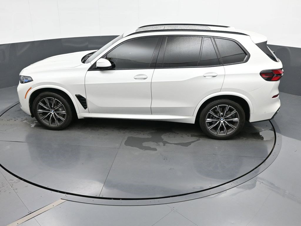 Used 2025 BMW X5 xDrive40i w/ M Sport Package AWD/4WD image 55