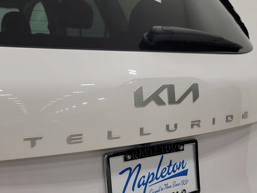 Used 2025 Kia Telluride S AWD/4WD image 5