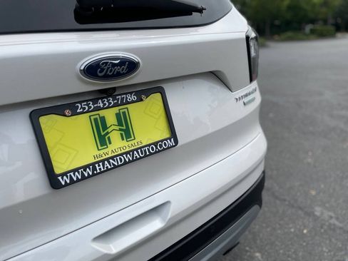Used 2017 Ford Escape Titanium FWD image 16