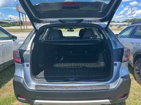 Used 2025 Subaru Outback Limited AWD/4WD image 10