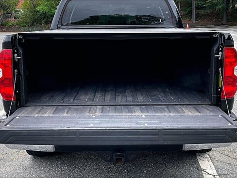 Used 2018 Toyota Tundra SR5 w/ SR5 Upgrade Package AWD/4WD image 24